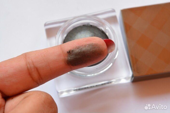 Кремовые тени Burberry Charchoal