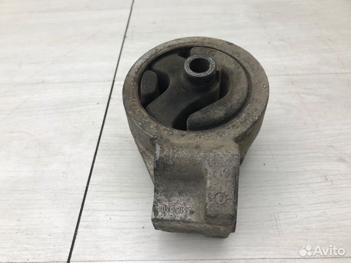 Опора кпп левая Mitsubishi Carisma DA1A 4G92 1997