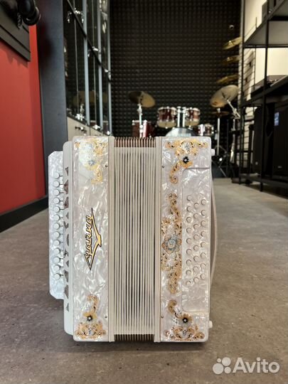 Гармонь Чайка 204 S6XLY-A-WH белая Шуйская гармонь