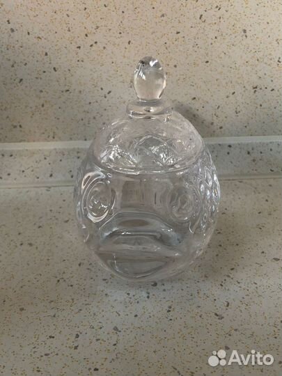 Икорница стеклянная с крышкой и ложкой рыбка