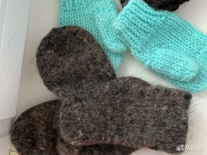 Носки и варежки шерстяные ручной вязки