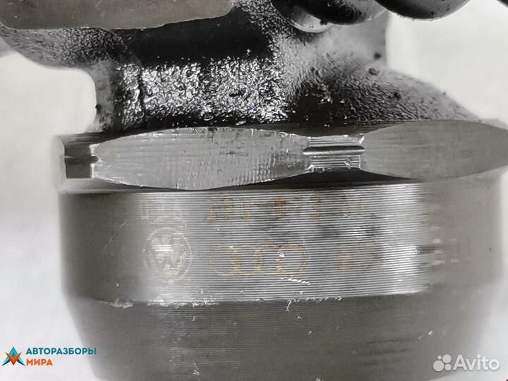 Форсунка Volkswagen Golf 5 2007 038130073AG