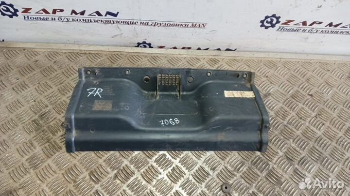 Накладка на торпедо (нижняя) правая Man Tgl Tgm