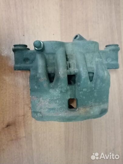 Суппорт правый передний Пежо Боксер 3