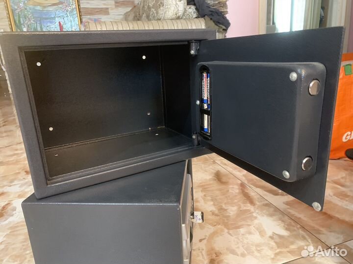 Сейф Standers 15/16 л электронный замок 35x25x25