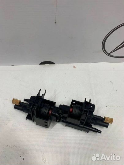 Клапан на подголовник задний Mercedes-Benz