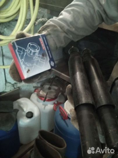 Амортизаторы на Волгу и крестовина