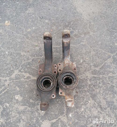 Кулаки поворотные нива