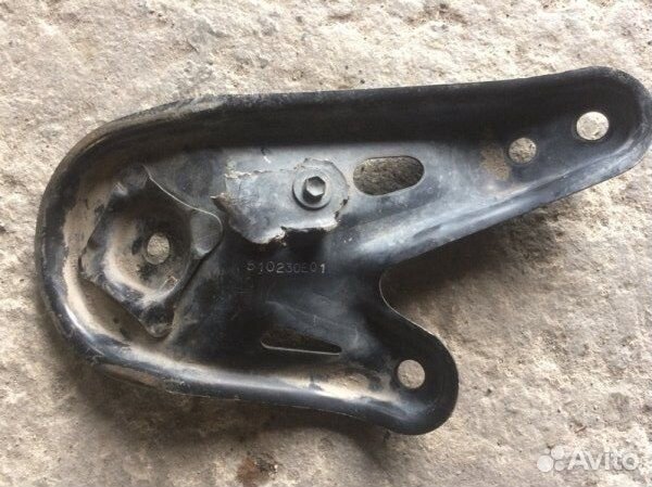 Кронштейн крепления балки задний Lexus Rx330 2