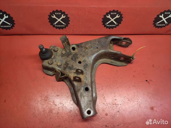 Рычаг нижний левый Nissan Terrano 1 1985-1995