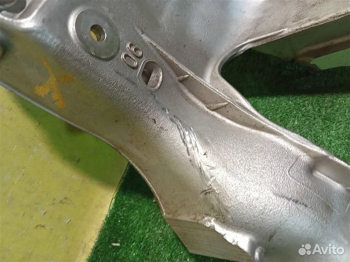 Кронштейн передней балки (подрамника). Audi Q5 (F