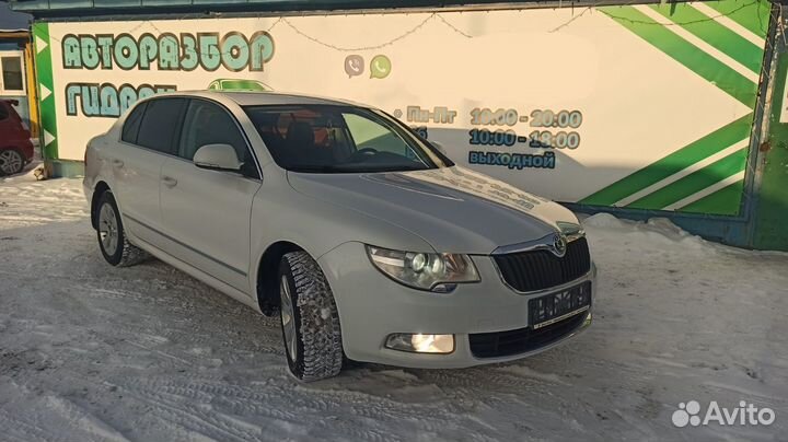 Кронштейн Skoda Superb 2 3C0802128 Отличное состояние