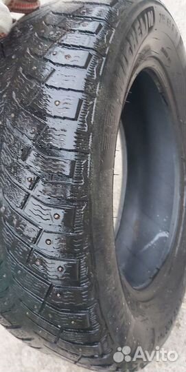 Michelin X-Ice North 4 215/65 R16