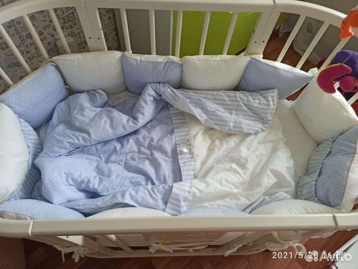 Комплект в кроватку (бортики, одеялко)