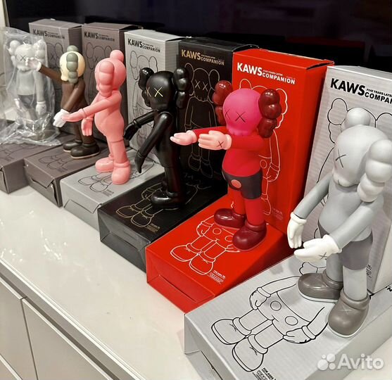 Bearbrick kaws игрушка