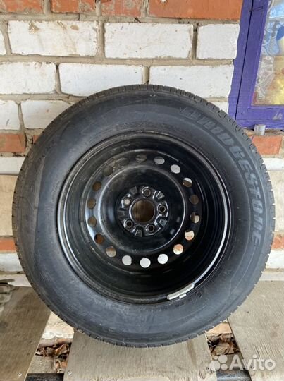 Диск с шиной Bridgestone 215/65 R16