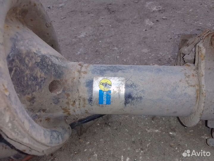 Стойка амортизатора