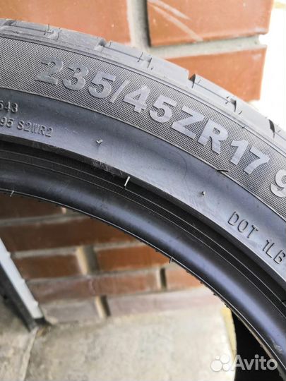 Massimo Ottima P1 235/45 R17 97W