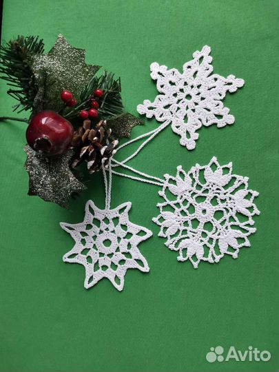 Ажурные вязаные снежинки на елку