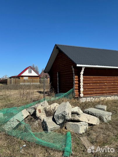 Сруб дома из бревна