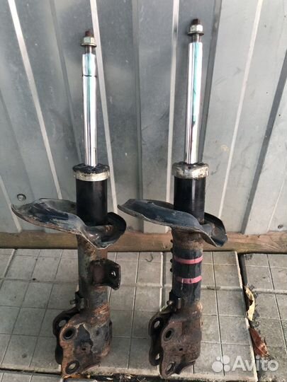 Передние амортизаторы Mitsubishi Lancer 10