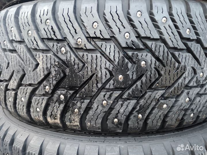 Nokian Tyres Hakkapeliitta 8 215/60 R17 95H