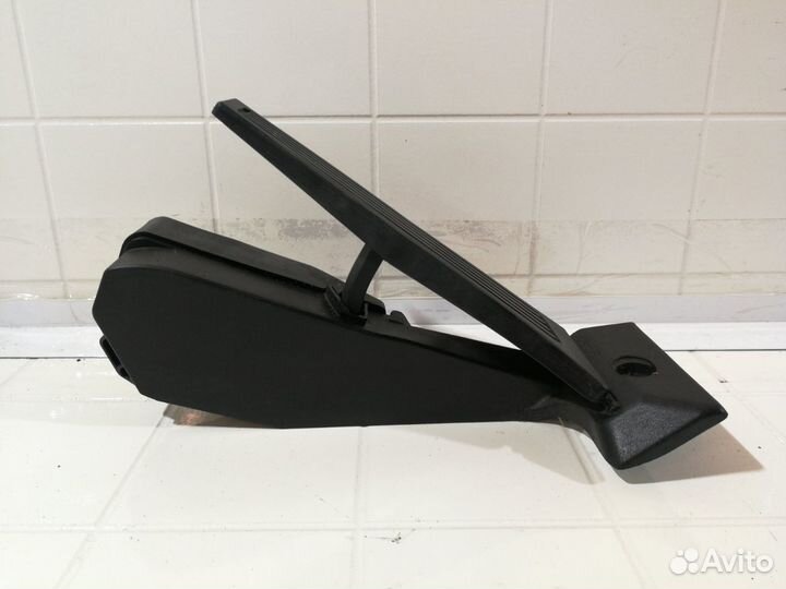 Педаль газа Kia Quoris седан KH 2011-2017