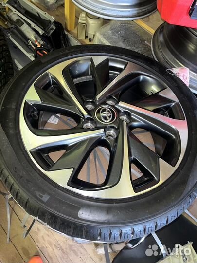 Оригинальные колеса на toyota R17 с резиной Pirell