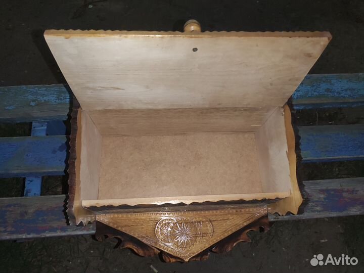 Хлебница резная