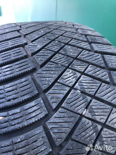 Pirelli Ice Zero 235/45 R18