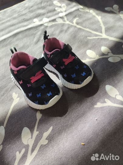 Кроссовки для девочки