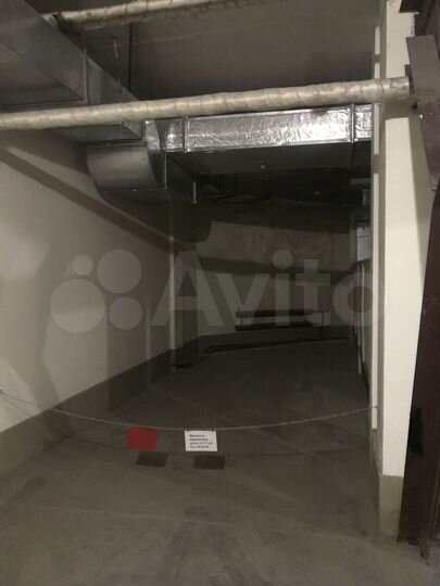 Машиноместо, > 30 м²