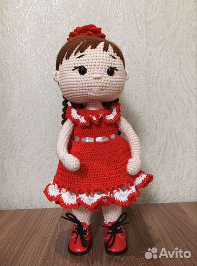 Вязаная кукла ручной работы