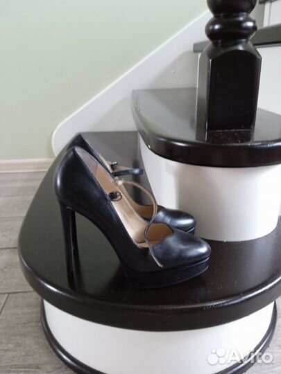Туфли на шпильке и платформе 39 размера