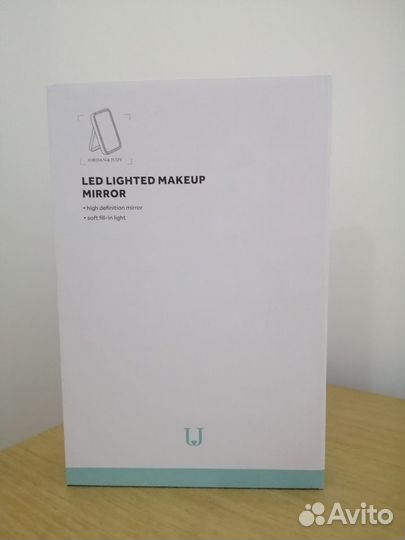 Зеркало косметическое с подсветкой AMI004w