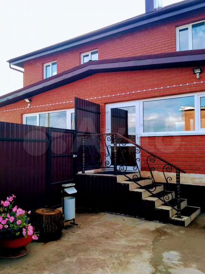 Коттедж 200 м² на участке 4 сот.