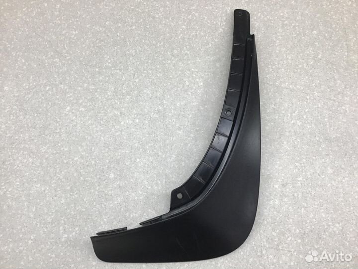 Брызговик задний правый Skoda Yeti 2009