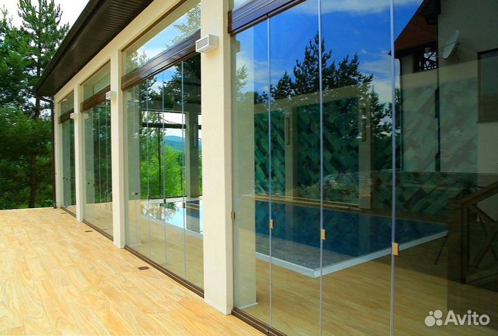 Безрамное раздвижное остекление