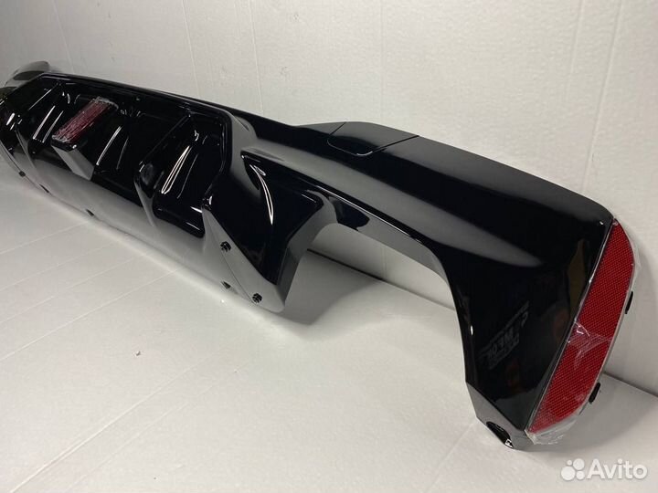 BMW G3O Диффузор перфоманс с доп. стоп сигналом