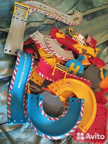 Дерев. игрушки, кран, киндеры, ж/дорога, машины