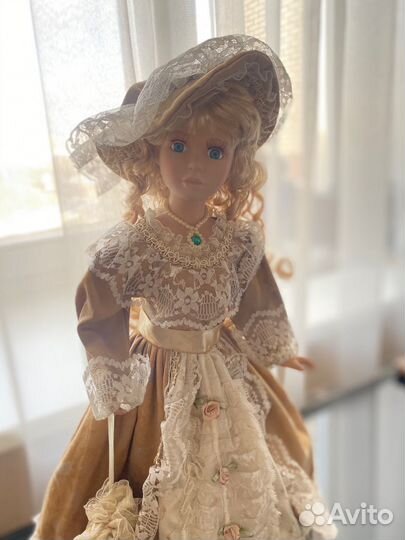 Кукла фарфоровая коллекционная