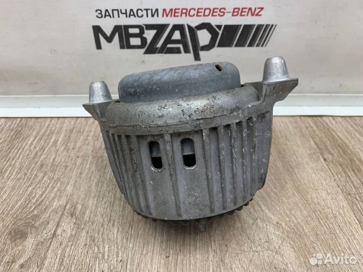 Подушка двигателя Mercedes W204