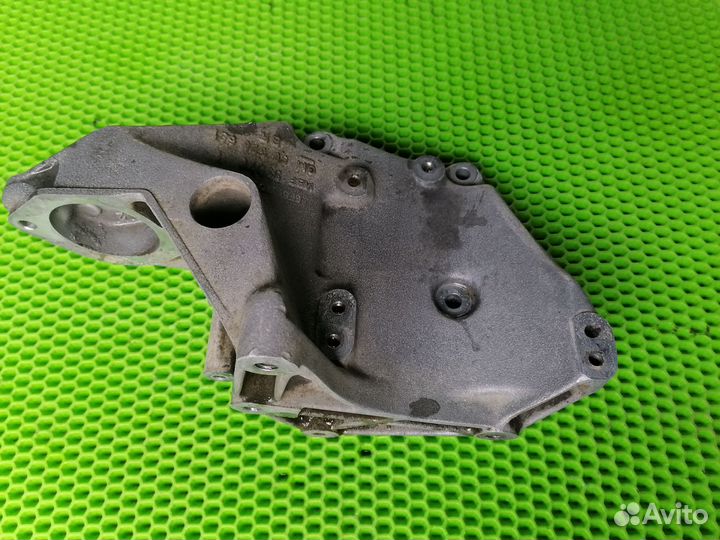 Кронштейн компрессора Опель Вектра Х25хе