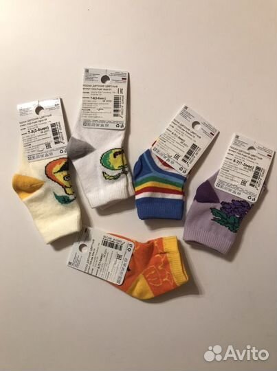 Шапочки, чепчики,царапки, носочки для новорожденны