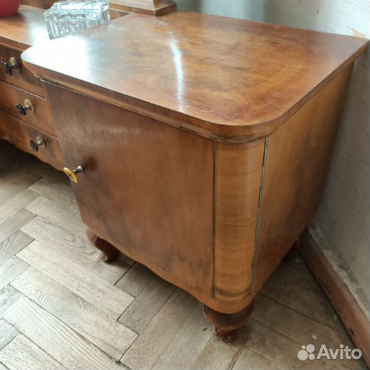 Трюмо и пуф