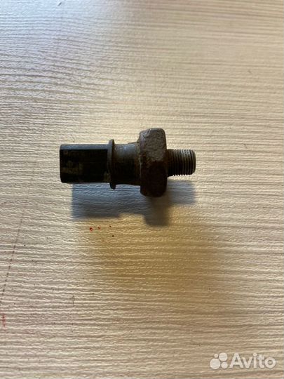 Датчик давления масла Nissan Almera