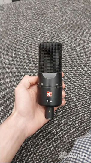 Студийный конденсаторный микрофон