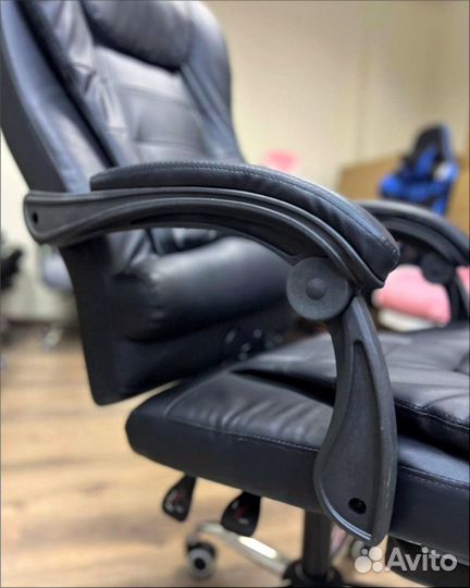 Офисное кресло