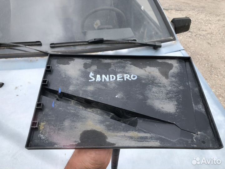 Плошадка под аккумулятор с трубкой Renault