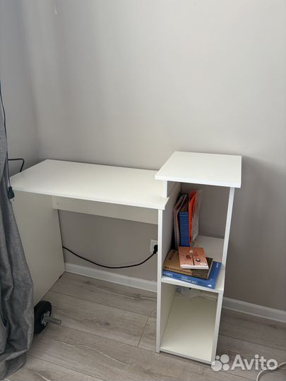Письменный стол белый
